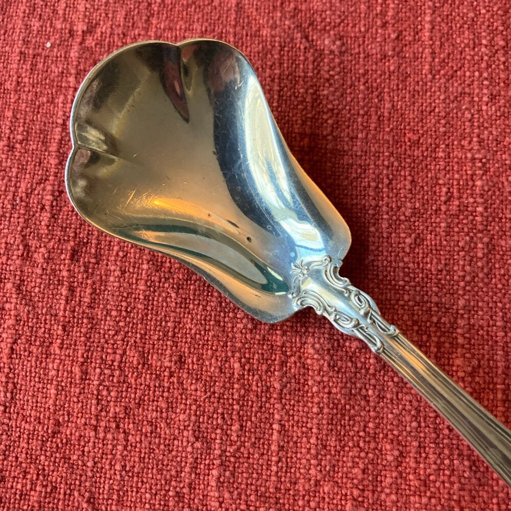Gorham Chantilly (Lion-Anchor-G) 6” Sugar Shell Spoon No Scroll w/ Monogram - Picture 2 of 8